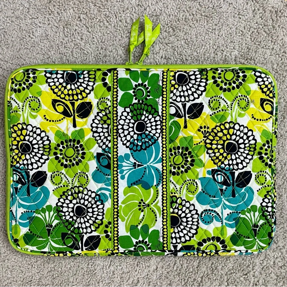 NWOT Real VERA BRADLEY Quilted LINES UP Pattern LAPTOP Sleeve ZIPPER CASE
